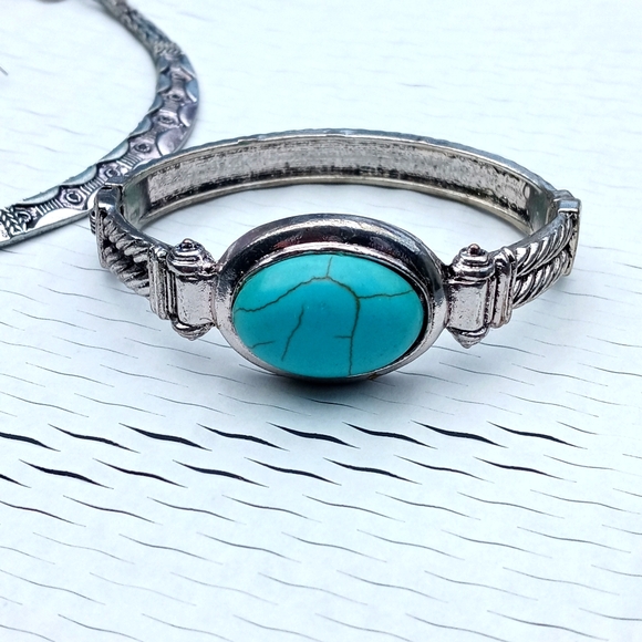 Silver Turquoise Necklace Bracelet and Earring Set - Picture 4 of 6